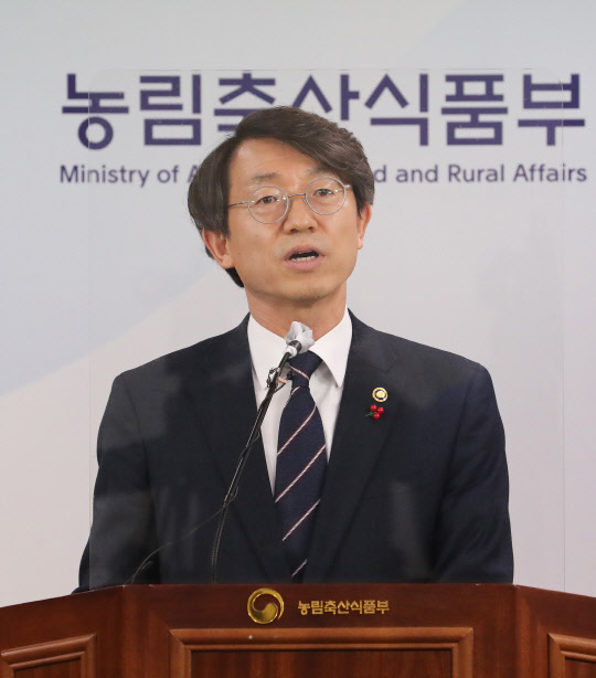 박영범 농림축산식품부 차관이 지난 27일 세종시 정부세종청사에서 2021년 농림축산식품부 업무계획을 발표하고 있다. 연합뉴스.